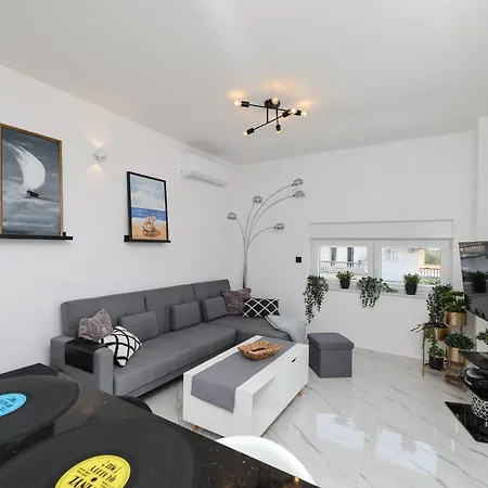 Two Bedroom With A Sea View In A Quiet Area * Turanj