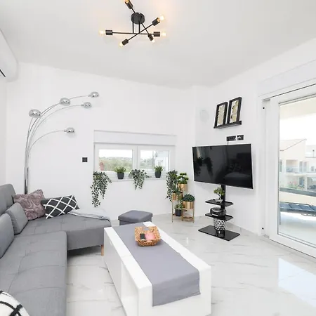 Two Bedroom With A Sea View In A Quiet Area *