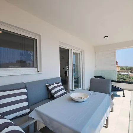 Appartamento Two Bedroom With A Sea View In A Quiet Area Turanj