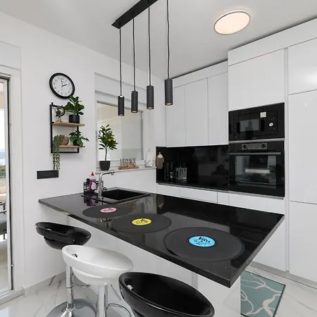 Two Bedroom With A Sea View In A Quiet Area *