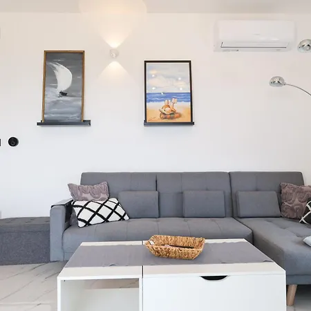 Two Bedroom With A Sea View In A Quiet Area Turanj