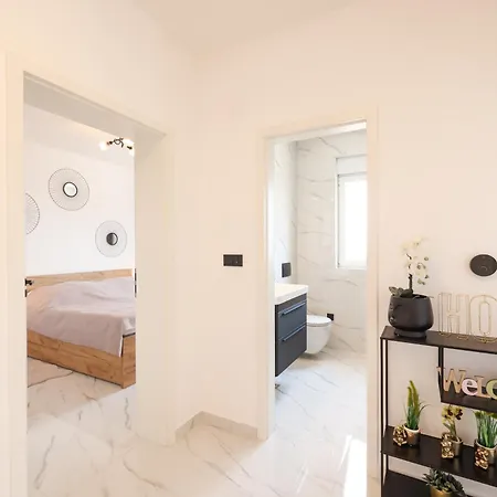 Two Bedroom With A Sea View In A Quiet Area Διαμέρισμα *