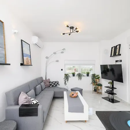 Διαμέρισμα Two Bedroom With A Sea View In A Quiet Area Turanj