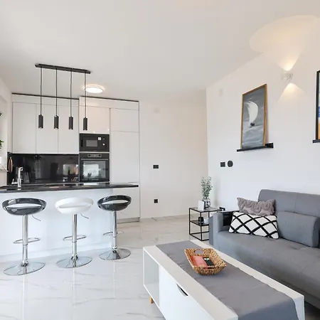 Two Bedroom With A Sea View In A Quiet Area Turanj