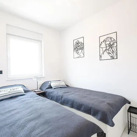 Apartamento Two Bedroom With A Sea View In A Quiet Area Turanj