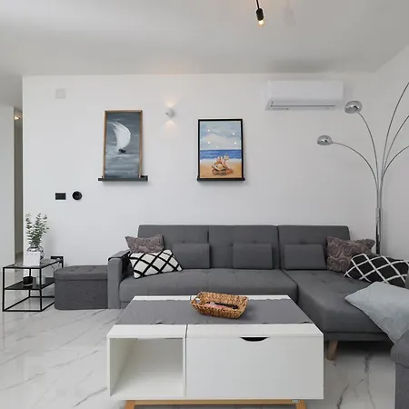 Two Bedroom With A Sea View In A Quiet Area *
