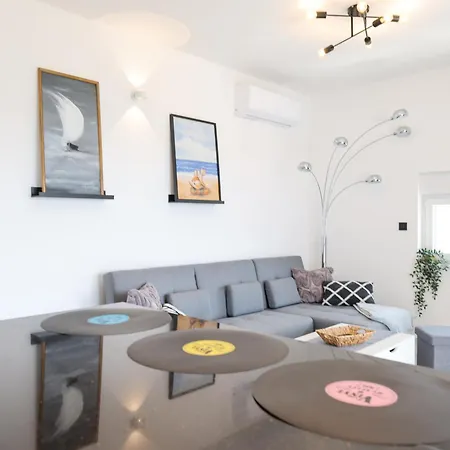 Two Bedroom With A Sea View In A Quiet Area *